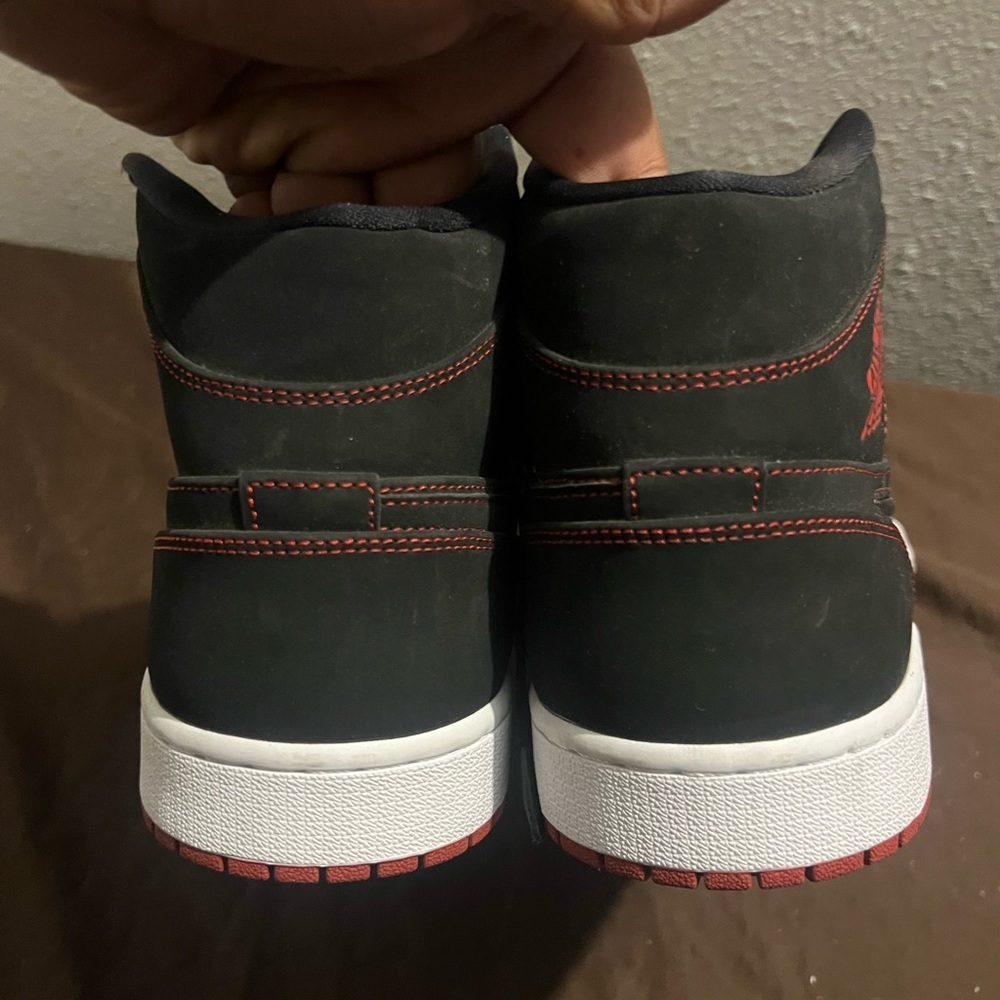 Jordan Black and Red Athletic High-Top Sneakers Jordan 1 Come Fly With Me - Picture 2 of 12